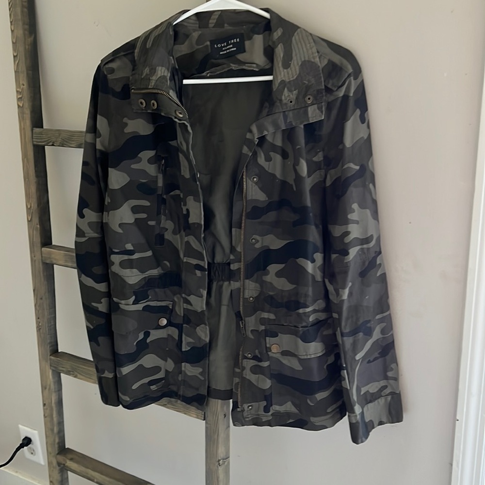 Lightweight camp jacket